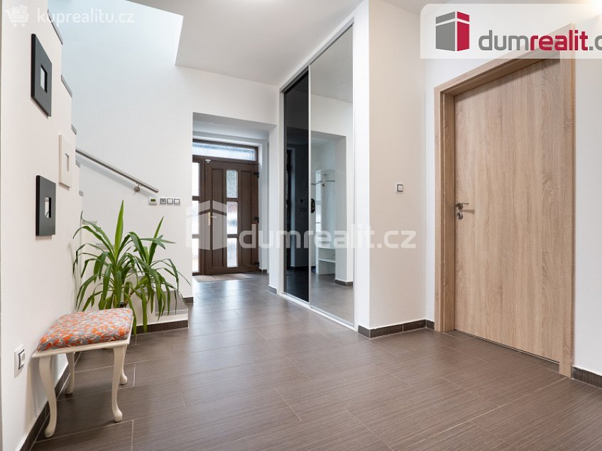 Prodej  rodinného domu 179 m^2 Thomayerova, Říčany 