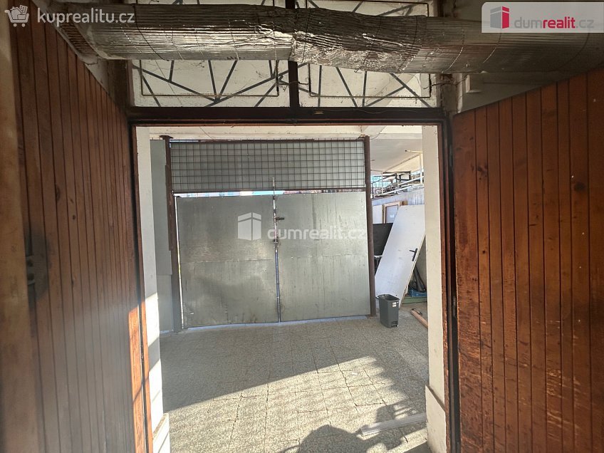 Pronájem  obchodních prostor 324 m^2 Třídvorská, Kolín 