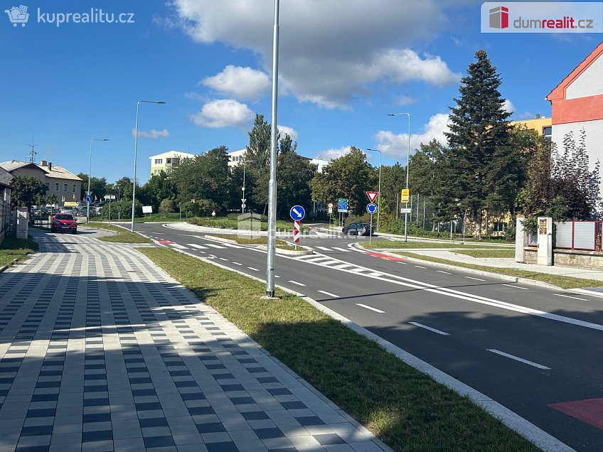 Pronájem  obchodních prostor 324 m^2 Třídvorská, Kolín 