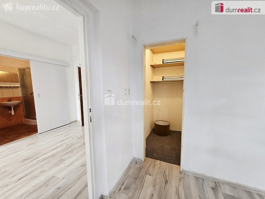 Pronájem bytu 2+kk 39 m^2 9. května, Lužná 