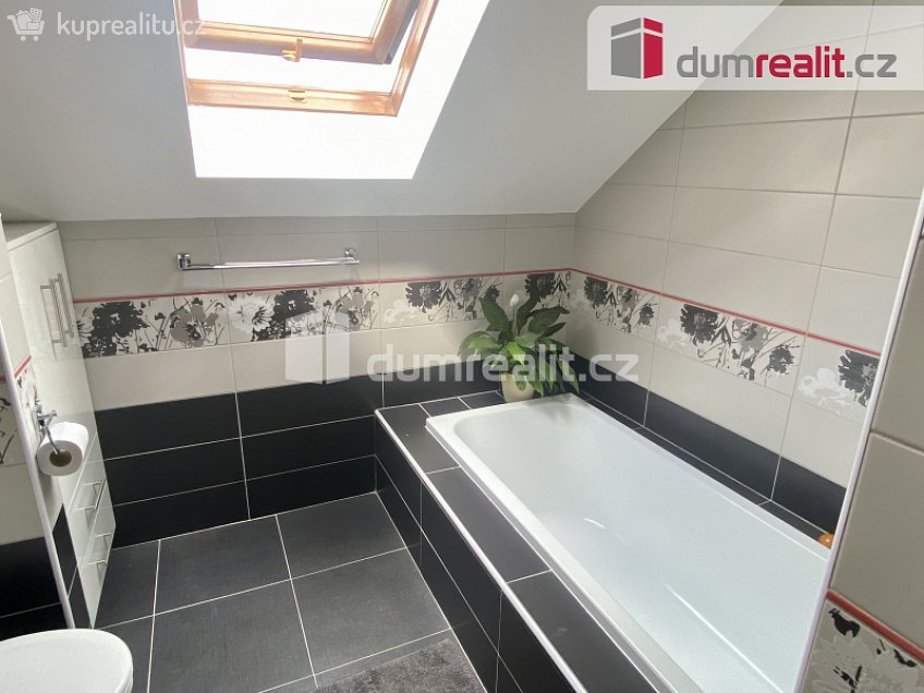 Pronájem bytu 4+kk 202 m^2 třída Vítězství, Mariánské Lázně 