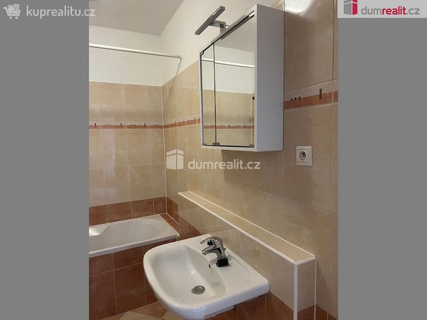 Pronájem bytu 2+kk 43 m^2 Tupolevova, Praha 18 