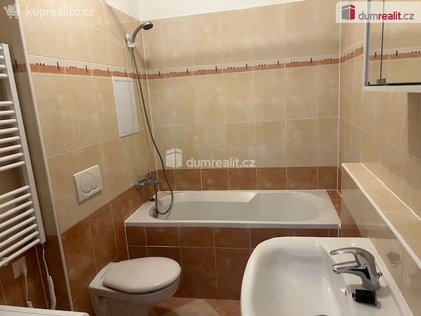 Pronájem bytu 2+kk 43 m^2 Tupolevova, Praha 18 