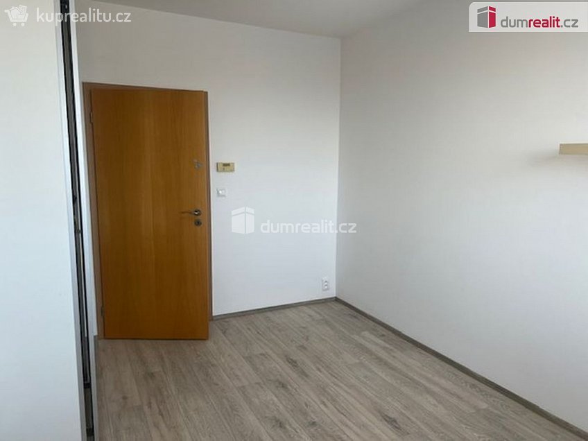 Pronájem bytu 2+kk 43 m^2 Tupolevova, Praha 18 