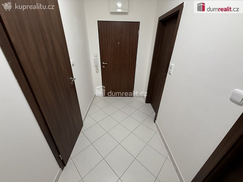 Pronájem bytu 2+kk 50 m^2 Hugo Haase, Praha 5 