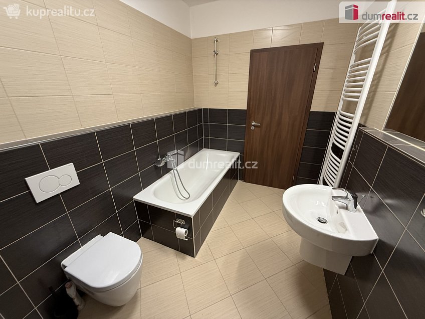 Pronájem bytu 2+kk 50 m^2 Hugo Haase, Praha 5 