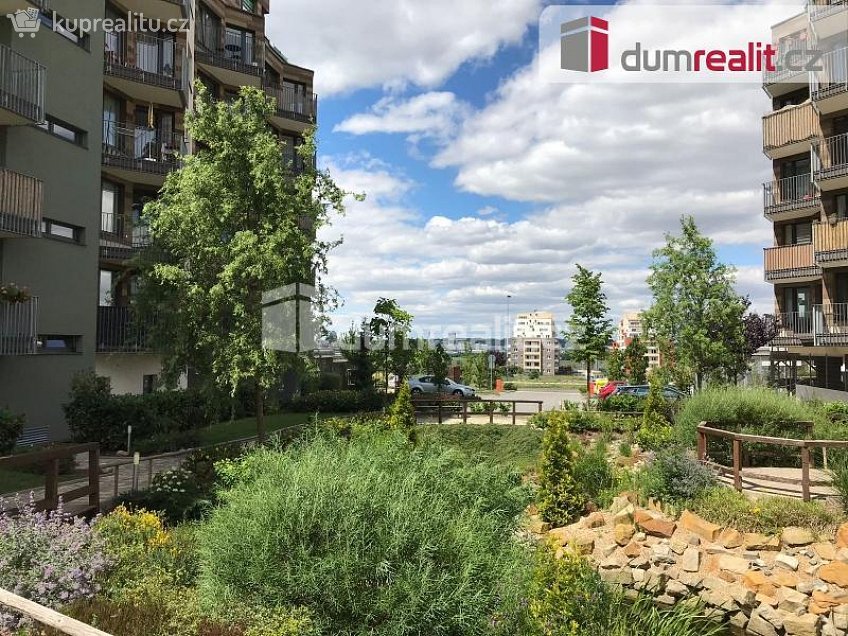 Pronájem bytu 2+kk 50 m^2 Hugo Haase, Praha 5 