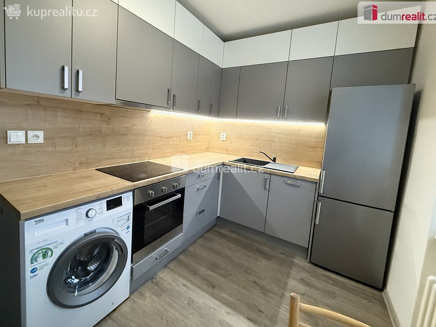 Pronájem bytu 2+1 53 m^2 Školská čtvrť, Frenštát pod Radhoštěm 