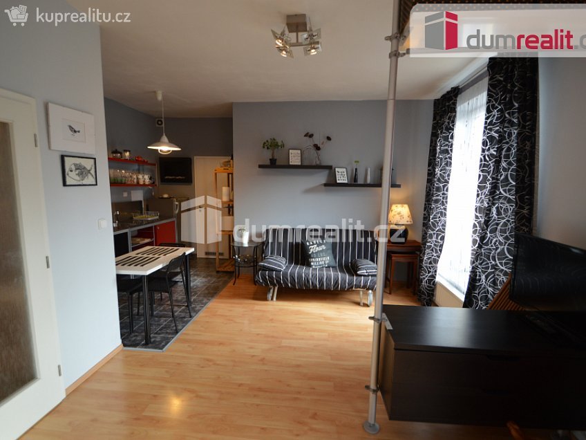 Pronájem bytu 1+kk 52 m^2 Na Hřebenkách, Praha 5 