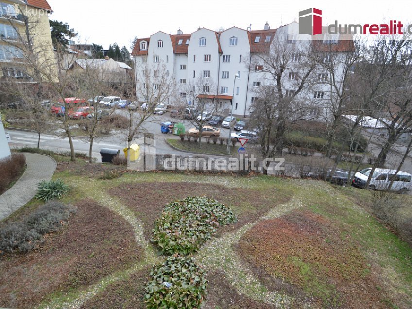 Pronájem bytu 1+kk 52 m^2 Na Hřebenkách, Praha 5 