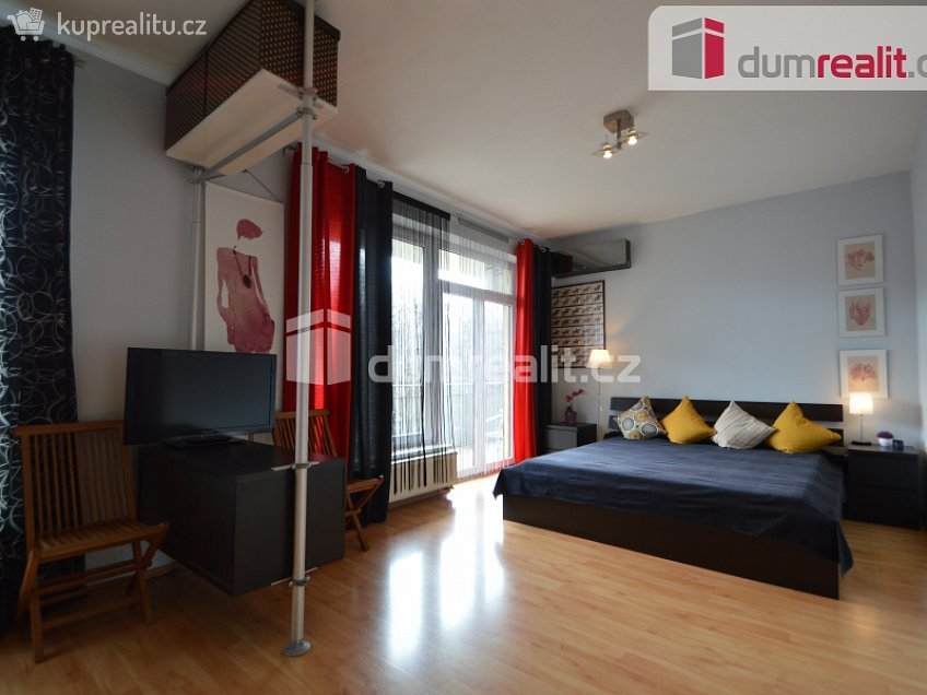 Pronájem bytu 1+kk 52 m^2 Na Hřebenkách, Praha 5 