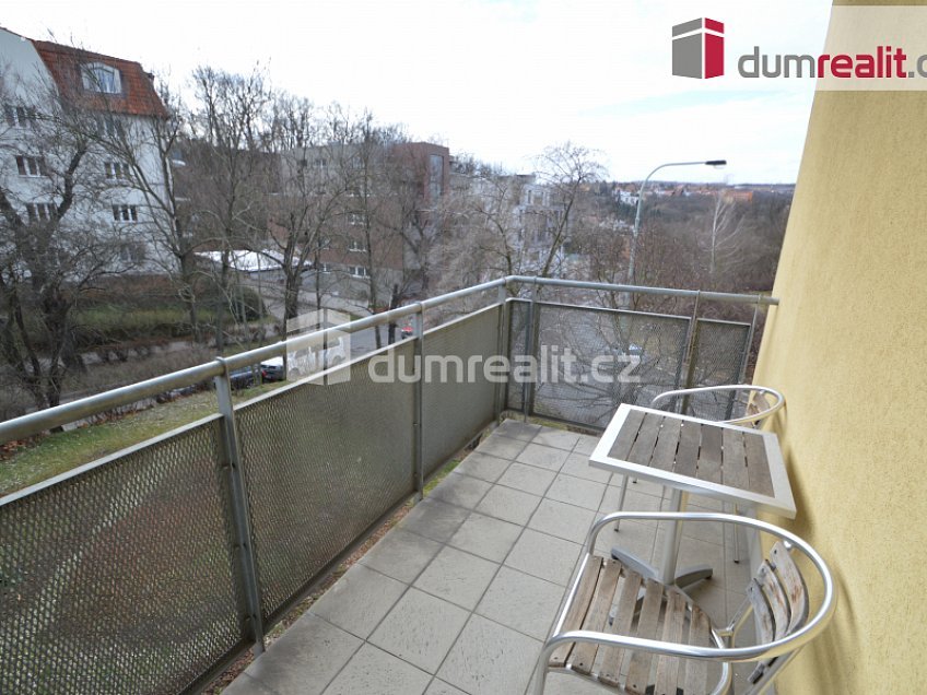 Pronájem bytu 1+kk 52 m^2 Na Hřebenkách, Praha 5 