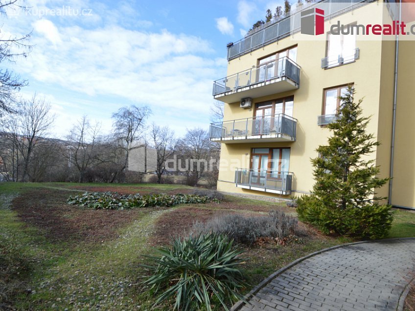 Pronájem bytu 1+kk 52 m^2 Na Hřebenkách, Praha 5 