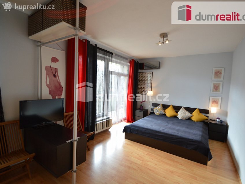 Pronájem bytu 1+kk 52 m^2 Na Hřebenkách, Praha 5 