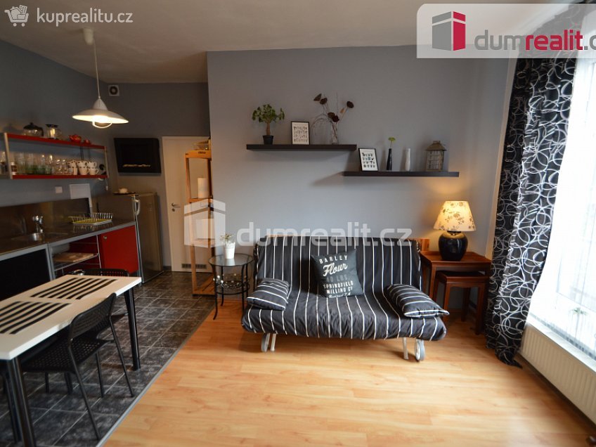 Pronájem bytu 1+kk 52 m^2 Na Hřebenkách, Praha 5 