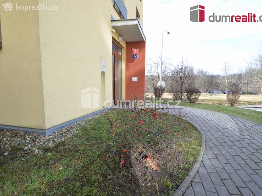 Pronájem bytu 1+kk 52 m^2 Na Hřebenkách, Praha 5 