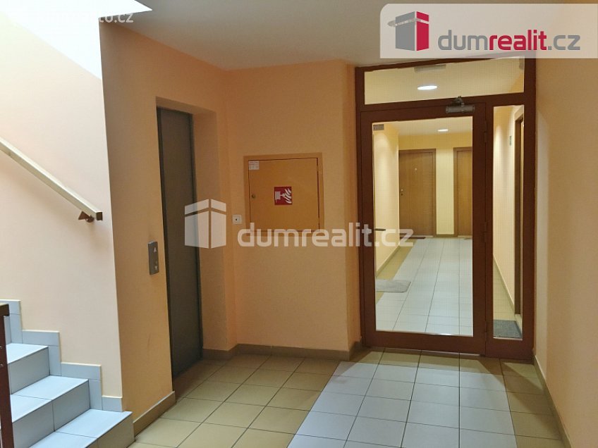 Pronájem bytu 2+kk 77 m^2 U panské zahrady, Praha 5 