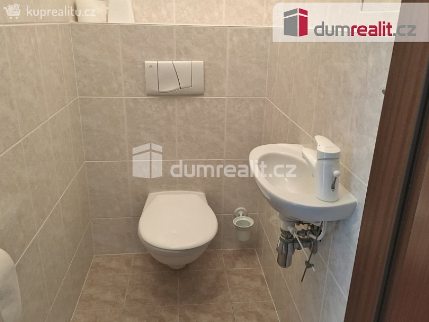 Pronájem bytu 2+kk 77 m^2 U panské zahrady, Praha 5 