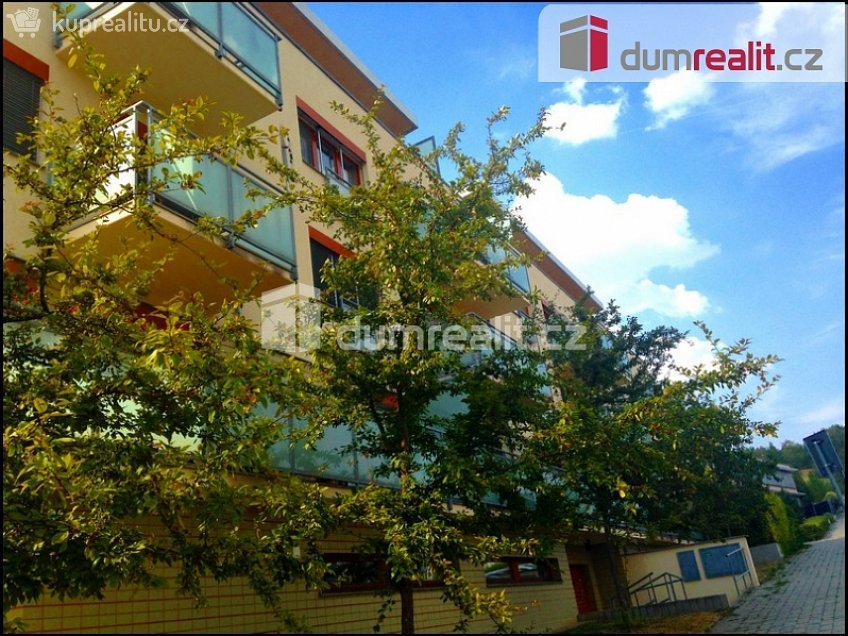 Pronájem bytu 2+kk 77 m^2 U panské zahrady, Praha 5 