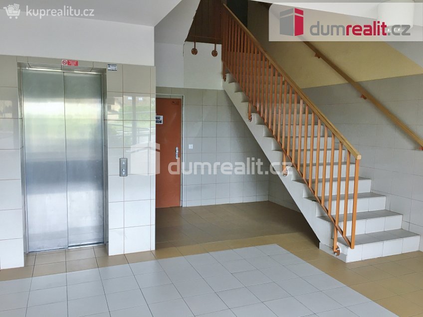 Pronájem bytu 2+kk 77 m^2 U panské zahrady, Praha 5 