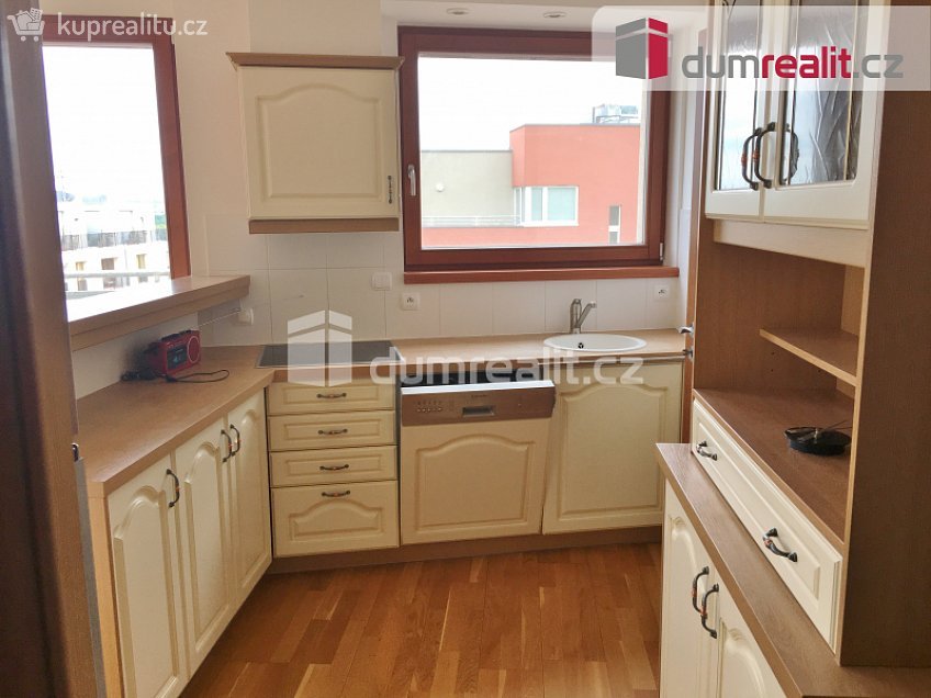 Pronájem bytu 2+kk 77 m^2 U panské zahrady, Praha 5 