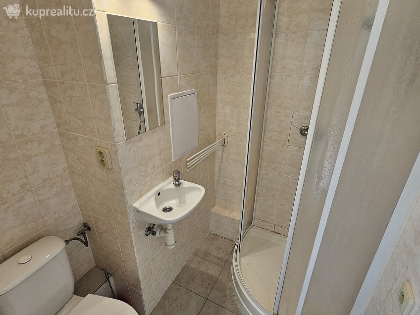 Pronájem bytu 1+kk 20 m^2 Hroznatova, Mariánské Lázně 