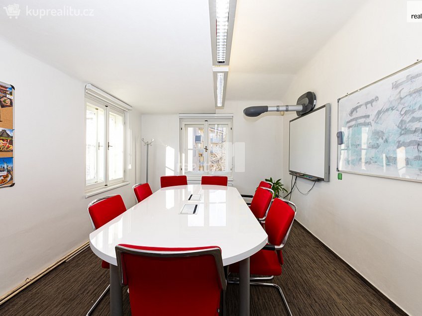 Pronájem  kanceláře 200 m^2 Na dolinách, Praha 4 