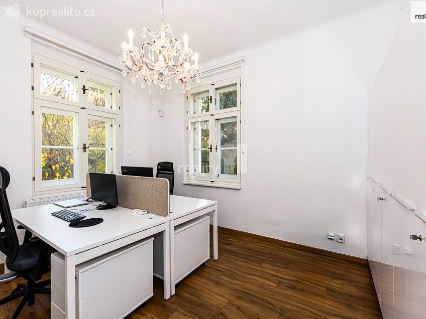 Pronájem  kanceláře 200 m^2 Na dolinách, Praha 4 