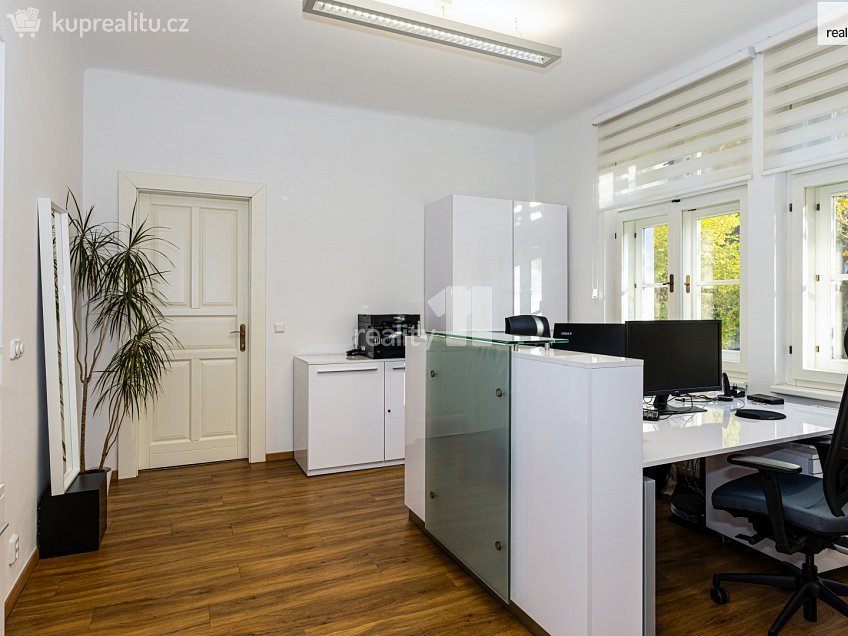 Pronájem  kanceláře 200 m^2 Na dolinách, Praha 4 