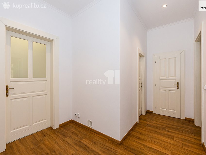 Pronájem  kanceláře 200 m^2 Na dolinách, Praha 4 