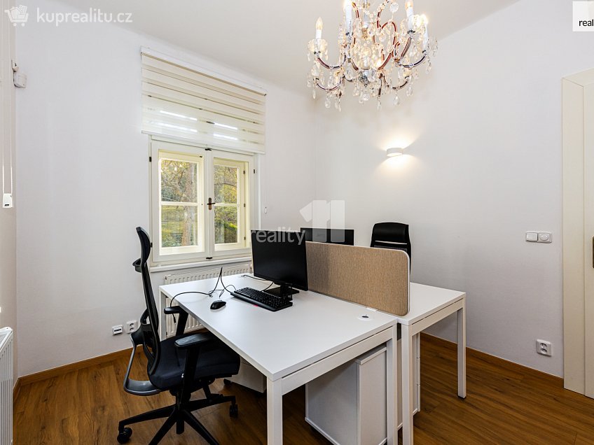 Pronájem  kanceláře 200 m^2 Na dolinách, Praha 4 