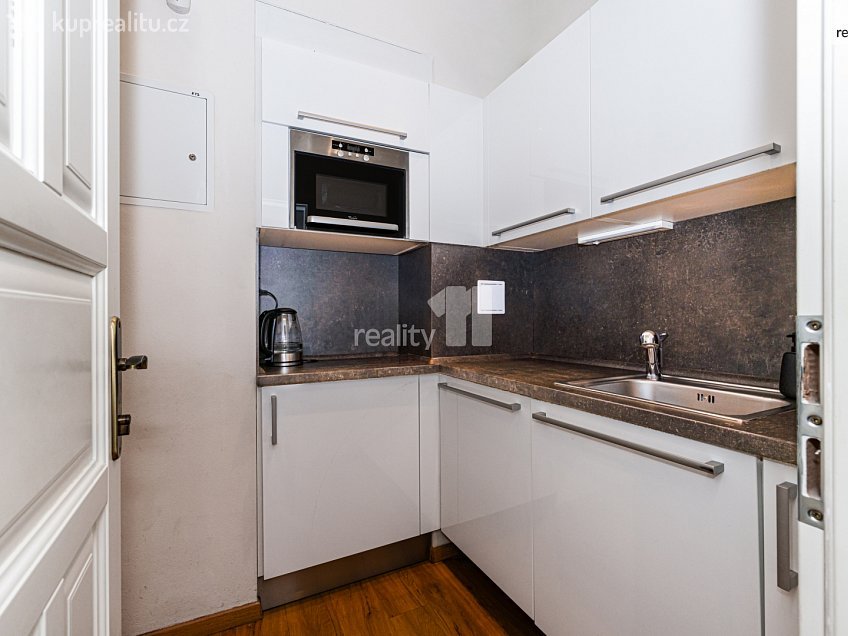 Pronájem  kanceláře 200 m^2 Na dolinách, Praha 4 