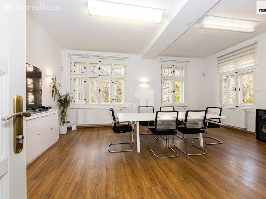 Pronájem  kanceláře 200 m^2 Na dolinách, Praha 4 