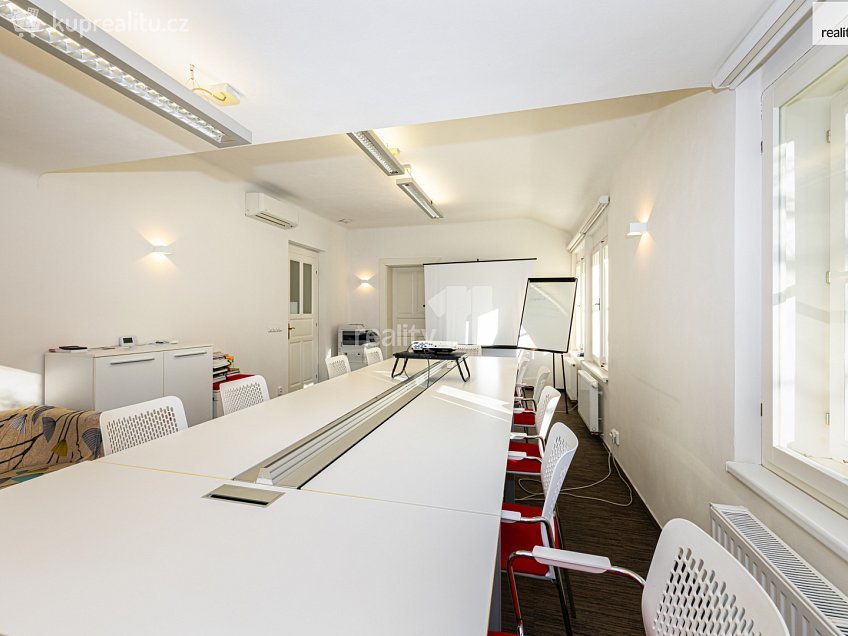 Pronájem  kanceláře 200 m^2 Na dolinách, Praha 4 