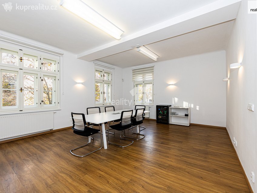 Pronájem  kanceláře 200 m^2 Na dolinách, Praha 4 