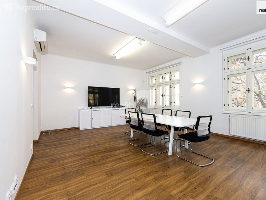 Pronájem  kanceláře 200 m^2 Na dolinách, Praha 4 