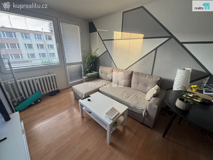 Pronájem bytu 2+kk 54 m^2 K Vystrkovu, Praha 12 