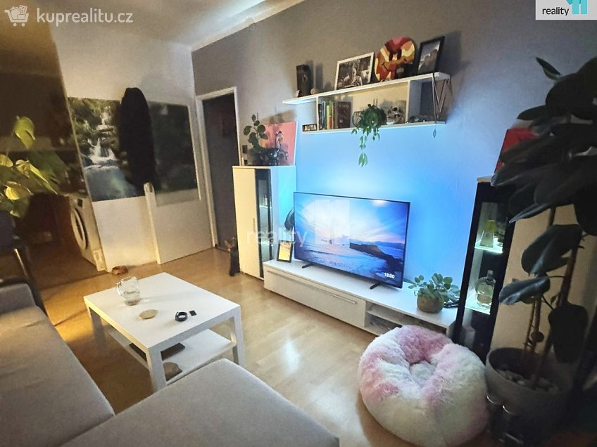 Pronájem bytu 2+kk 54 m^2 K Vystrkovu, Praha 12 