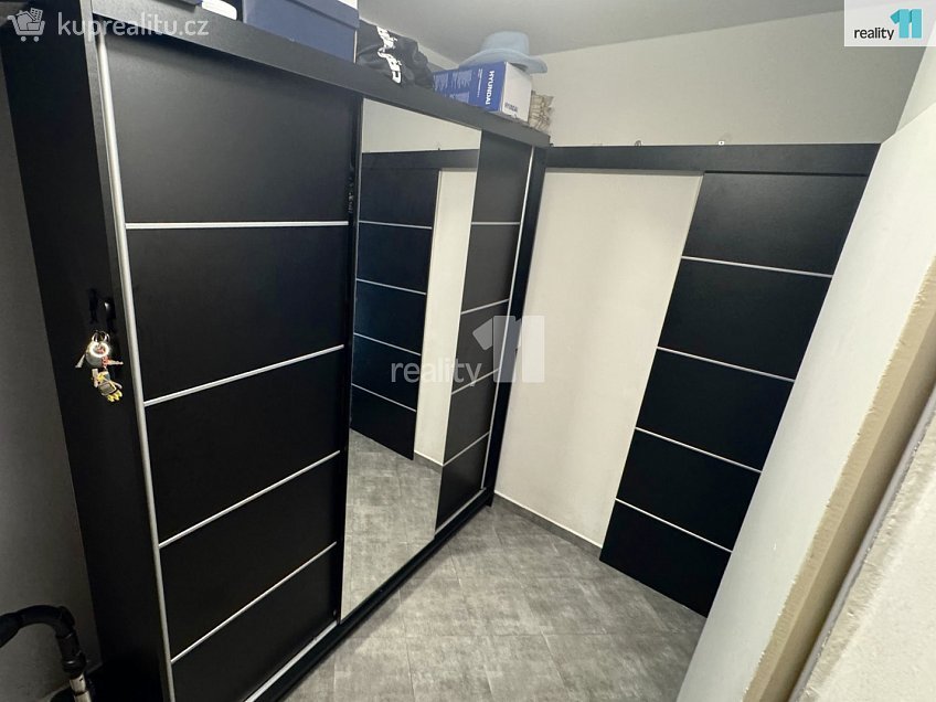 Pronájem bytu 2+kk 54 m^2 K Vystrkovu, Praha 12 