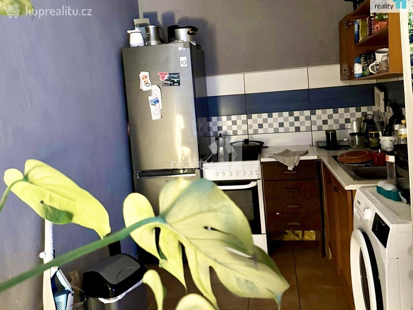 Pronájem bytu 2+kk 54 m^2 K Vystrkovu, Praha 12 