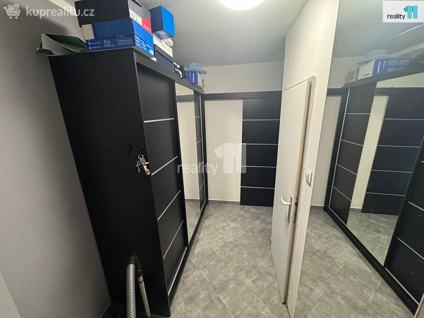 Pronájem bytu 2+kk 54 m^2 K Vystrkovu, Praha 12 