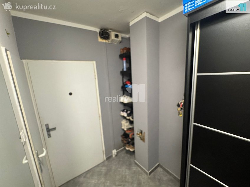 Pronájem bytu 2+kk 54 m^2 K Vystrkovu, Praha 12 