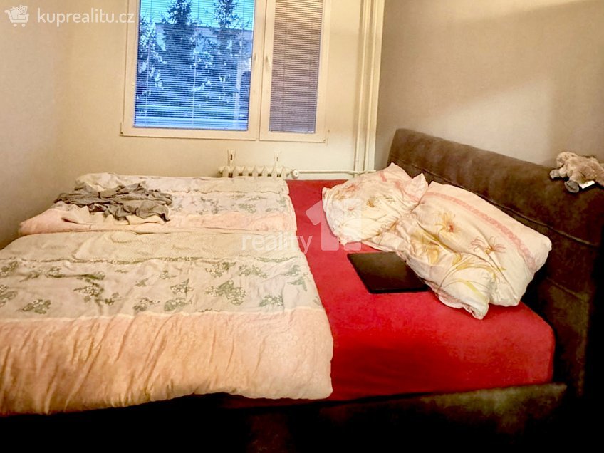 Pronájem bytu 2+kk 54 m^2 K Vystrkovu, Praha 12 