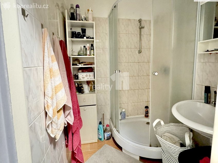 Pronájem bytu 2+kk 54 m^2 K Vystrkovu, Praha 12 