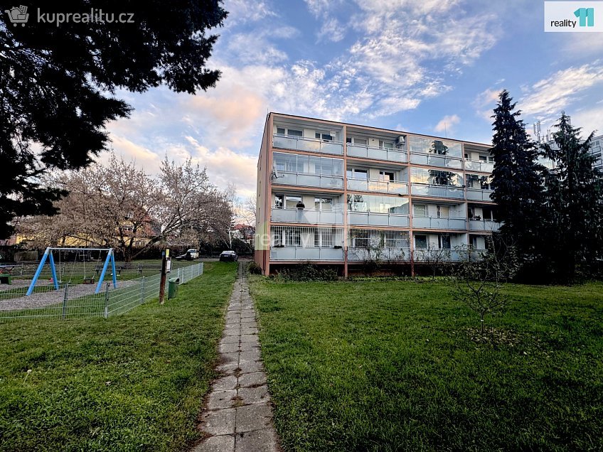 Pronájem bytu 2+kk 54 m^2 K Vystrkovu, Praha 12 