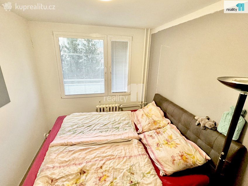 Pronájem bytu 2+kk 54 m^2 K Vystrkovu, Praha 12 