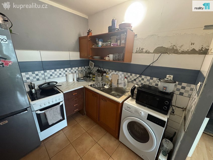 Pronájem bytu 2+kk 54 m^2 K Vystrkovu, Praha 12 