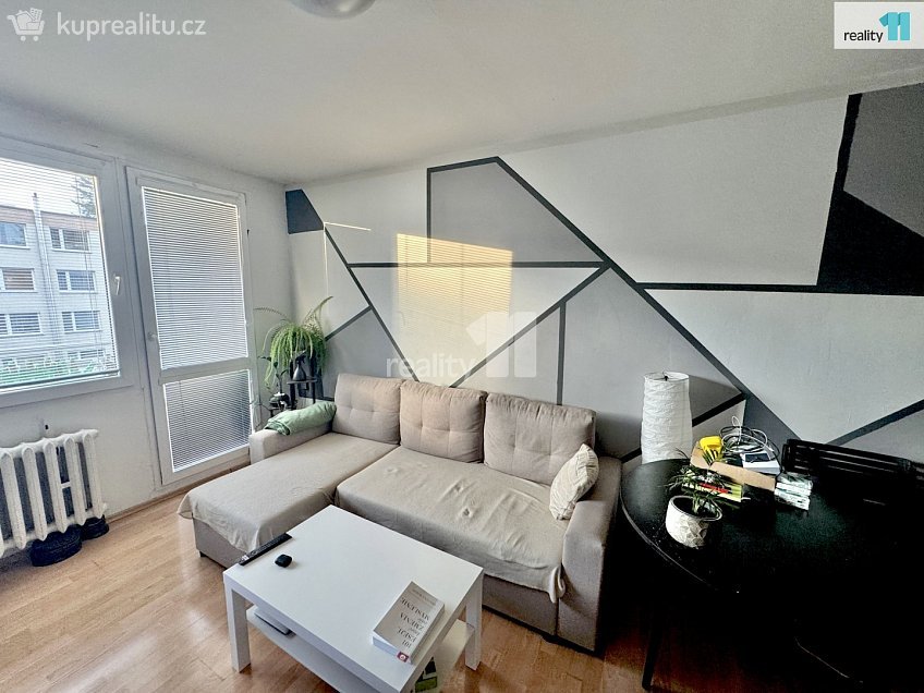 Pronájem bytu 2+kk 54 m^2 K Vystrkovu, Praha 12 