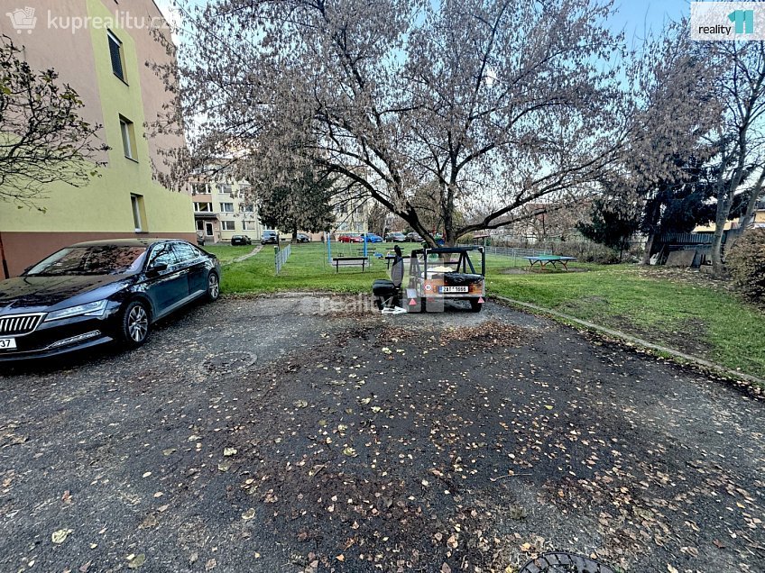 Pronájem bytu 2+kk 54 m^2 K Vystrkovu, Praha 12 