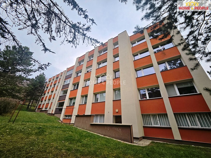 Pronájem bytu 3+1 89 m^2 Zahradníčkova, Praha 5 